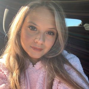 Meet your Posher, Estefany